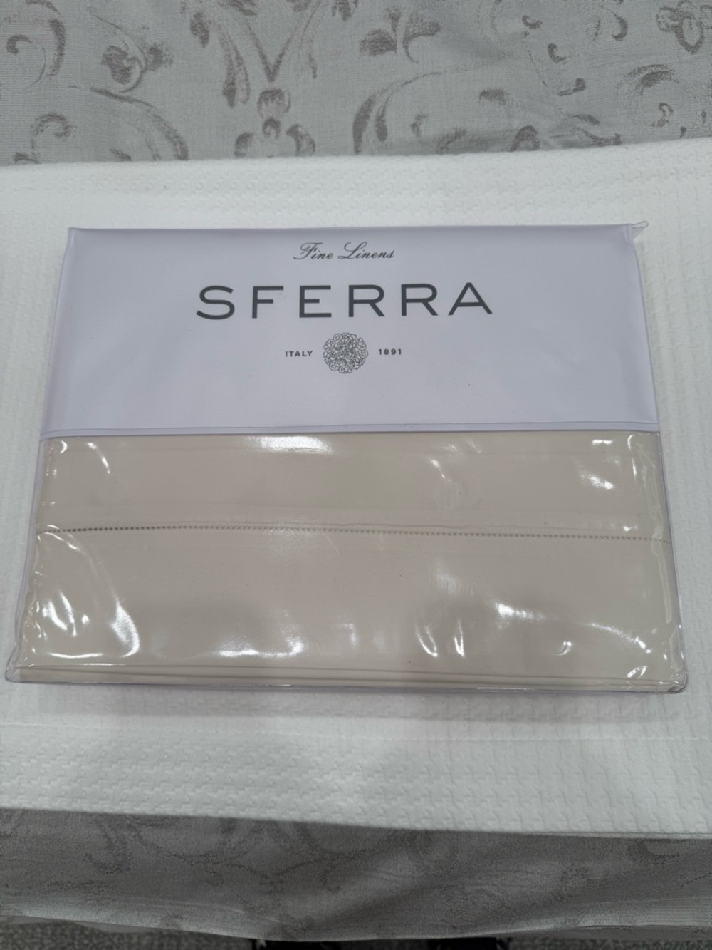 SFERRA DELFINA SATEEN 650 TC QUEEN DUVET SET WITH SHAMS IVORY MADE IN ITALY